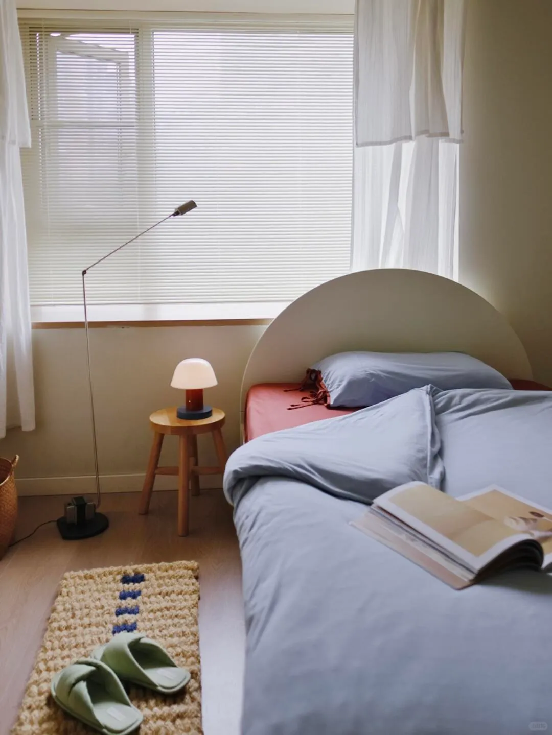 햇살 가득한 공간 image 3