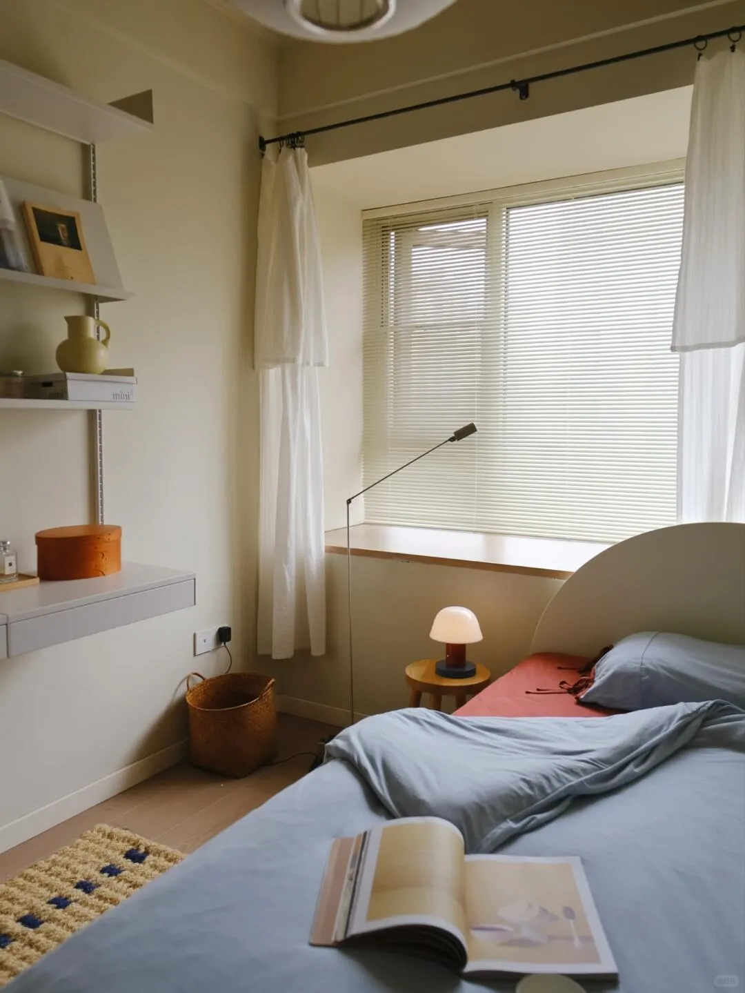 햇살 가득한 공간 image 1