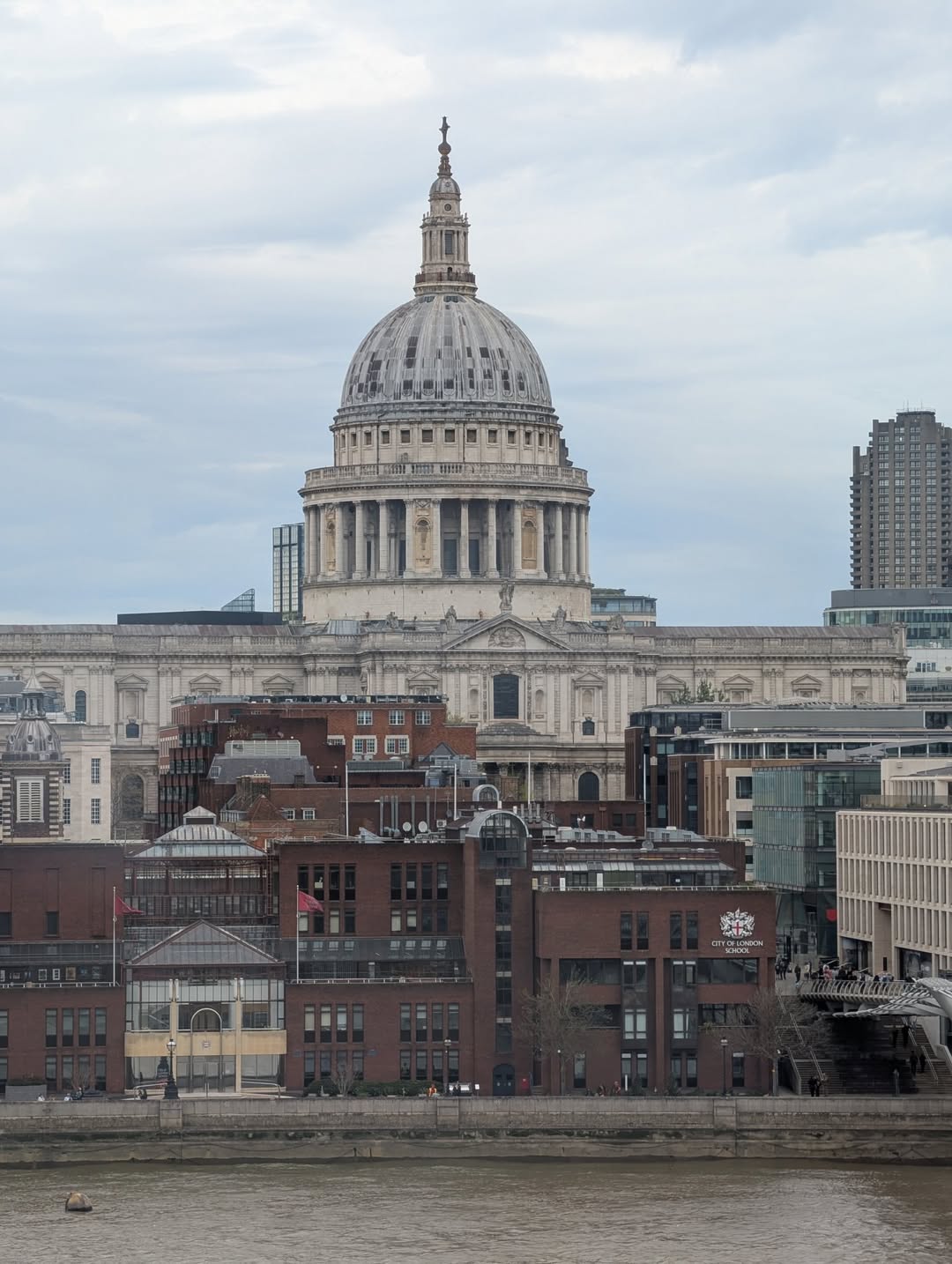 런던: 흐린 하늘도 매력적인 도시 image 1