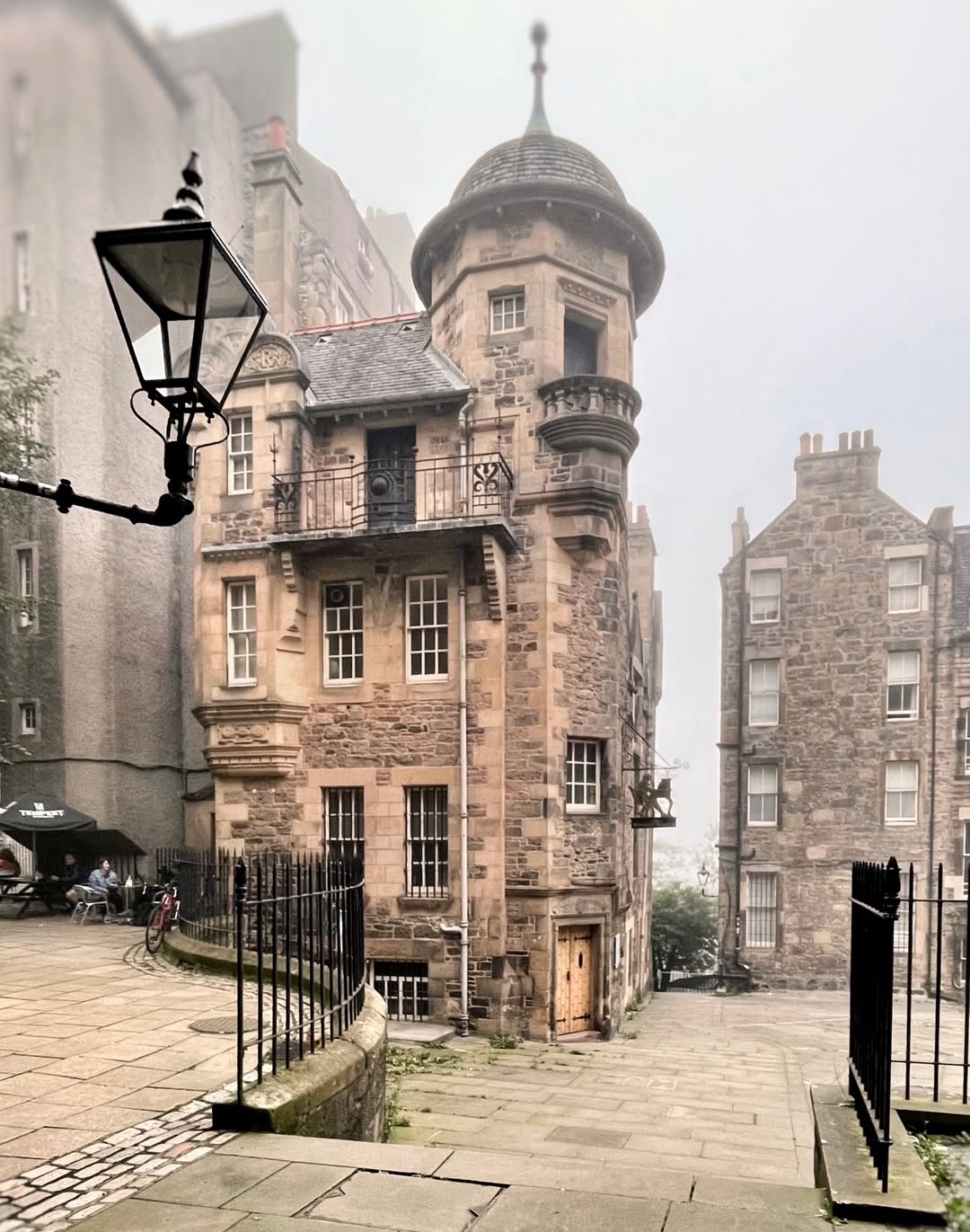 에든버러, 느린 영화처럼 흐르는 안개와 돌의 도시 image 4