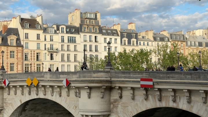 파리 3시간 만에 아이폰 용량 풀! image 9