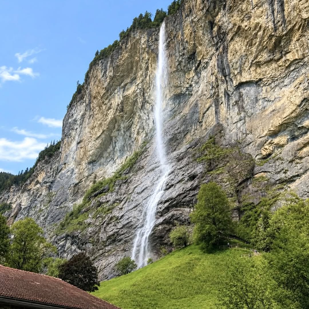🇨🇭🏔️ 스위스 라우터브루넨: 그림 같은 계곡에서 image 1