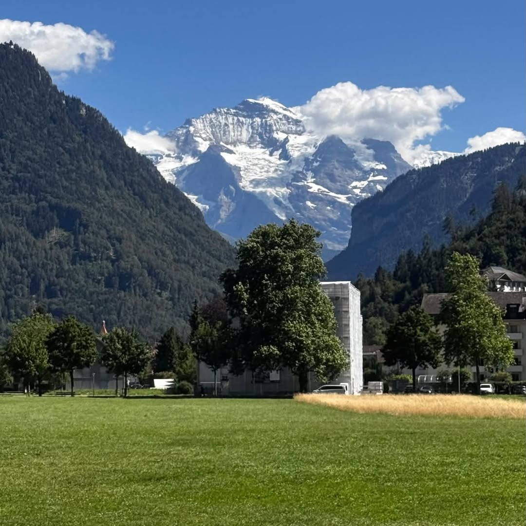 🇨🇭🏔️ 스위스 라우터브루넨: 그림 같은 계곡에서 image 3
