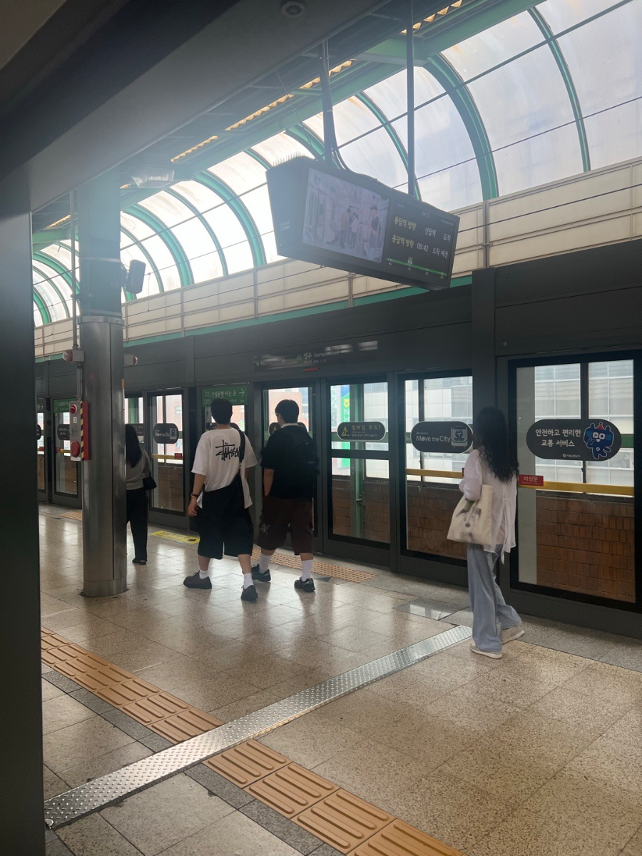 성수역 모습 image 1