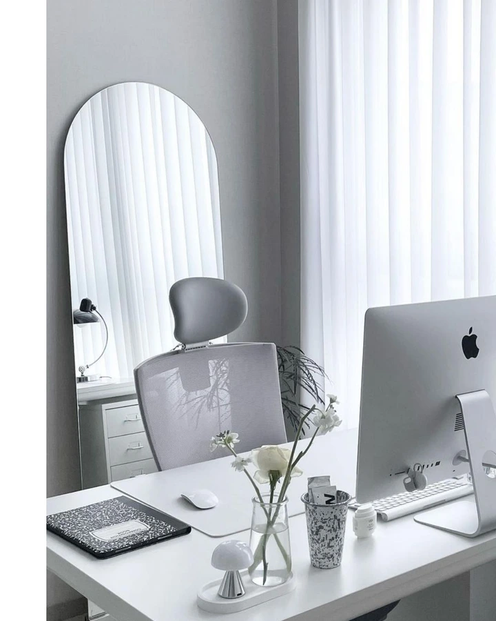 미니멀 화이트톤 홈 오피스 - 2