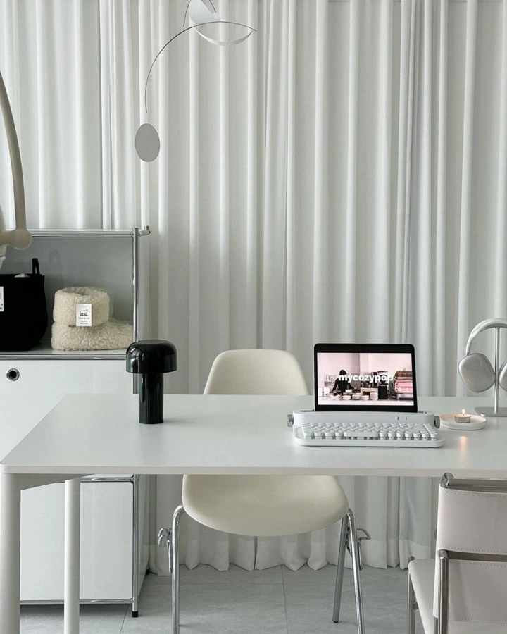 미니멀 화이트톤 홈 오피스 - 3