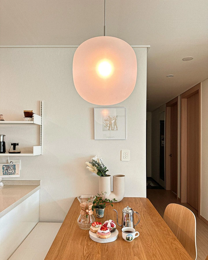 미니멀리즘이 돋보이는 아늑한 공간 - 3