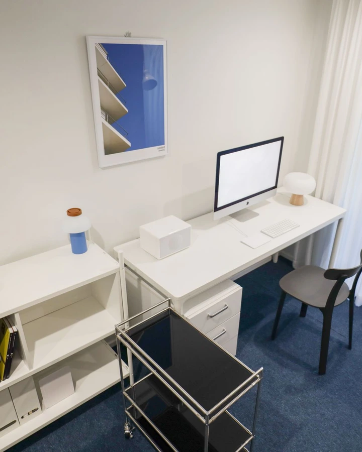 모던 화이트 톤의 미니멀 오피스 공간 - 3